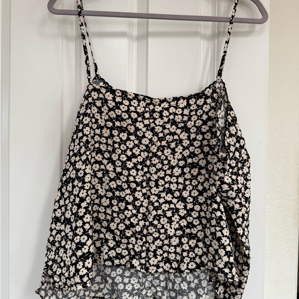 Old Navy Black and White Floral Camisole - Picture 4 of 4